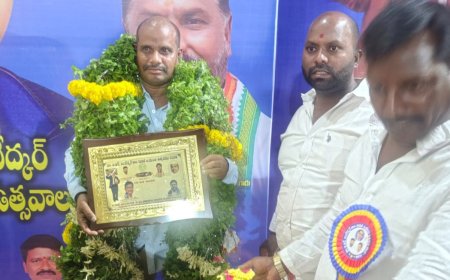 దళిత రత్న అవార్డు అందుకున్న బందెల నరేష్