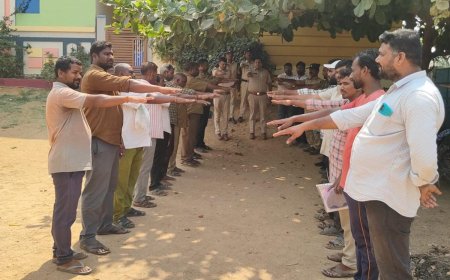 స్కూల్ డ్రైవర్లకు రహదారి భద్రత పై అవగాహన కార్యక్రమం