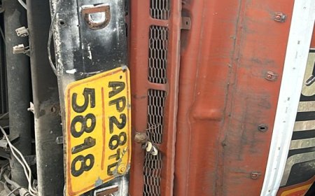 డీసీఎం అదుపుతప్పి ఫల్టీ. .డ్రైవర్ కు గాయాలు