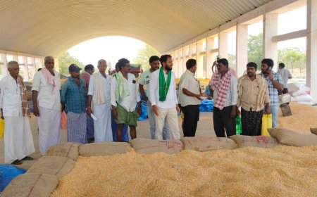 కమిషనర్ చాంబర్ లోపల బిఆర్ఎస్ కౌన్సిలర్ల నిరసన