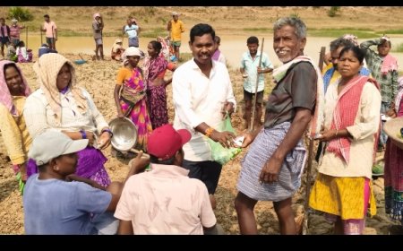 ఉపాథిహామీ కూలీలకు మజ్జిగ ప్యాకెట్లు పంపిణీ