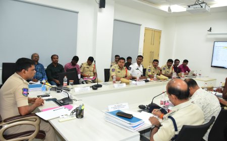 నేరాల నియంత్రణపై పోలీసు సిబ్బందితో జిల్లా ఎస్పీ సమీక్ష సమావేశం