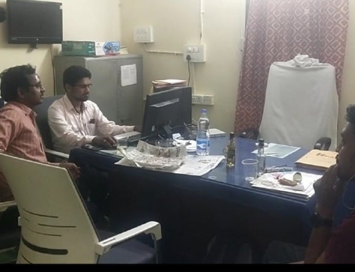 రైతు సేవ  కార్యాలయంలో మందు బాబుల జోరు