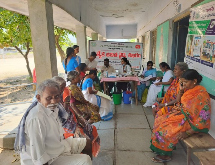 వ్యాధిగ్రస్తులకు వైద్య పరీక్షలు డాక్టర్"భార్గవి