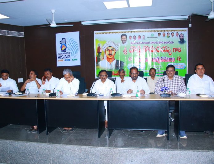 దొడ్డి కొమురయ్య జయంతి సందర్భంగా ఘనంగా నివాళులు అర్పించిన జిల్లా వైద్య ఆరోగ్య శాఖ అధికారి డాక్టర్ వెంకటరమణ.