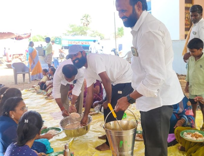 చిన్న తాండపాడు గ్రామంలో ఆశీర్వాద సభ విందు.