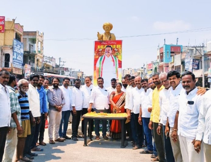 ఘనంగా సర్వోత్తమ్ రెడ్డి జన్మదిన వేడుకలు