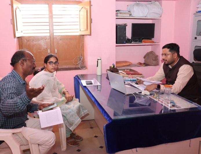 రెవెన్యూ సేవలను పారదర్శకంగా అందజేయాలి 