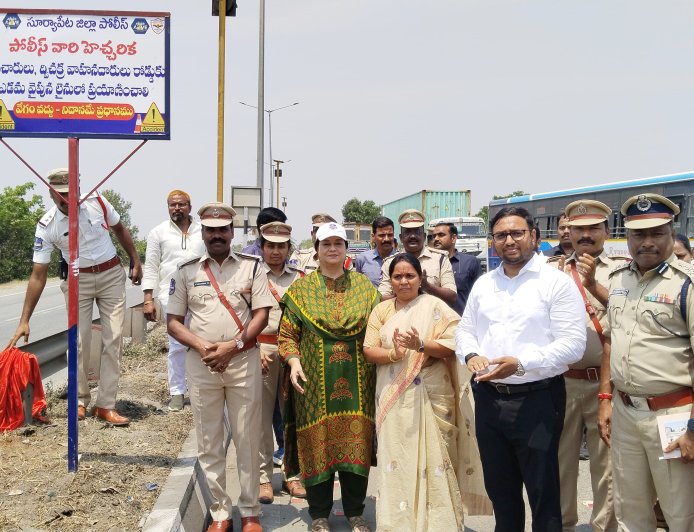రోడ్డు ప్రమాద రహిత జిల్లాగా తీర్చిదిద్దాలి – జైళ్ల శాఖ డీజి సౌమ్య మిశ్రా 