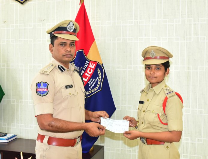 రాష్ట్రస్థాయిలో మెరిసిన గద్వాల మహిళా పోలీసులు: వ్యాసరచన పోటీల్లో విజయఢంకా
