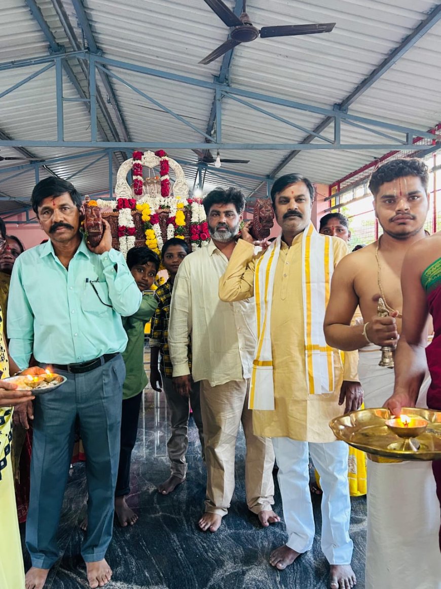 పల్లకి సేవలో ఊరేగిన శ్రీ జమ్ములమ్మ మాత