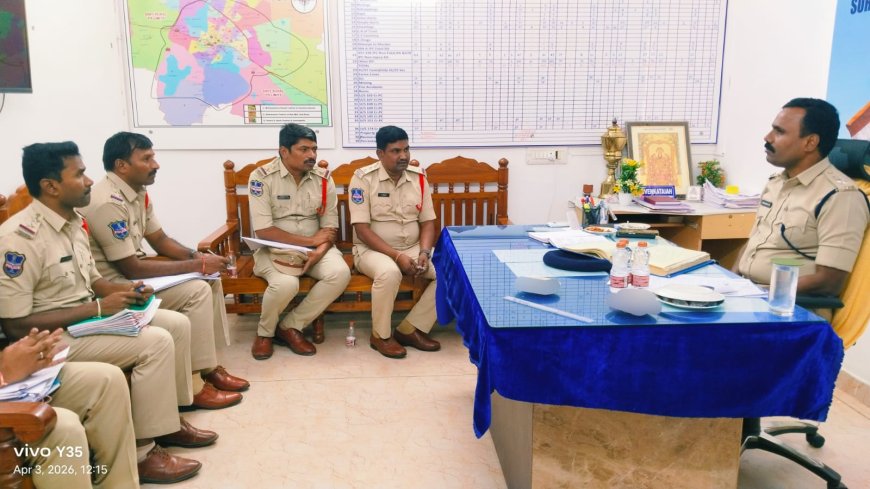 సూర్యాపేట పట్టణ పోలీస్ స్టేషన్ ను ఆకస్మిక తనిఖీ చేసి జిల్లా ఎస్పి నరసింహ