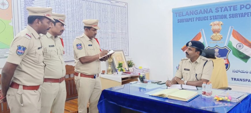 సూర్యాపేట పట్టణ పోలీస్ స్టేషన్ ను ఆకస్మిక తనిఖీ చేసి జిల్లా ఎస్పి నరసింహ