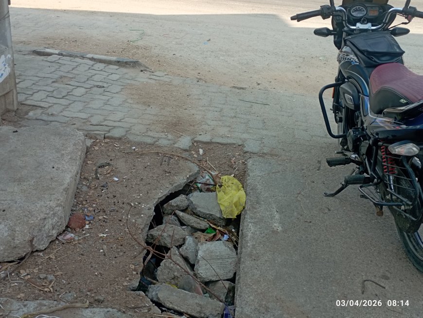ప్రమాదకరంగా డ్రైనేజీ పైకప్పు ...పట్టించుకోని అధికారులు