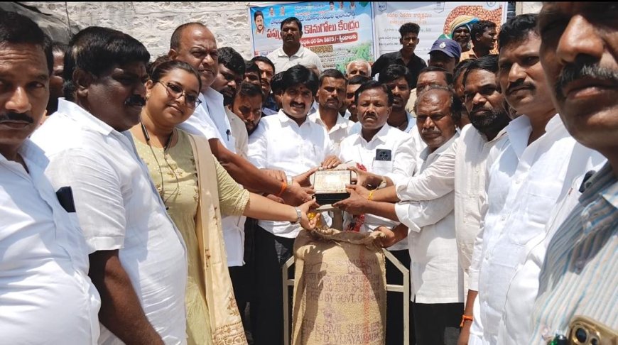 పప్పు శనగ కొనుగోలు కేంద్రాన్ని ప్రారంభించిన:-   * అలంపూర్ నియోజకవర్గ శాసనసభ్యులు శ్రీ విజయుడు