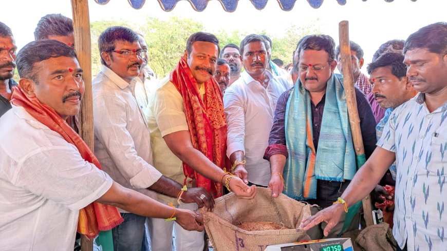 లాంఛనంగా ఐకేపీ కేంద్రాలు ప్రారంభం