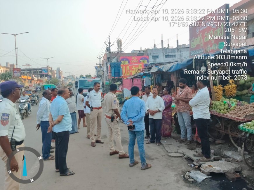 రోడ్ల ఆక్రమణలు తొలగించడం వాహనదారులకు పాదాచార్యులకు సౌకర్యం కల్పించడం
