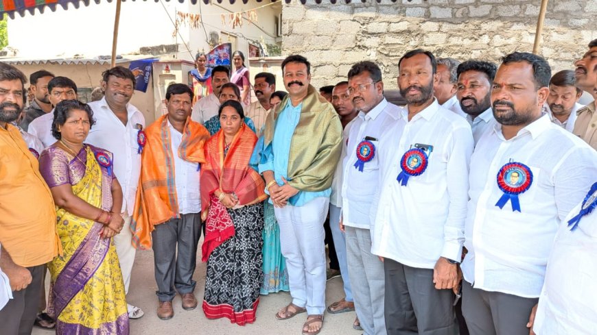 అంబేద్కర్ విగ్రహాన్ని ఆవిష్కరించిన రాంరెడ్డి సర్వోత్తమ్ రెడ్డి, మొరిశెట్టి నివేదిత లక్షాది.