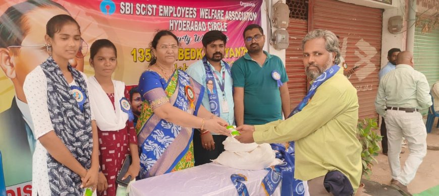 అంబేద్కర్ జయంతి  సందర్భంగా పేద విద్యార్థులకు స్కూల్ బ్యాగుల పంపిణీ 