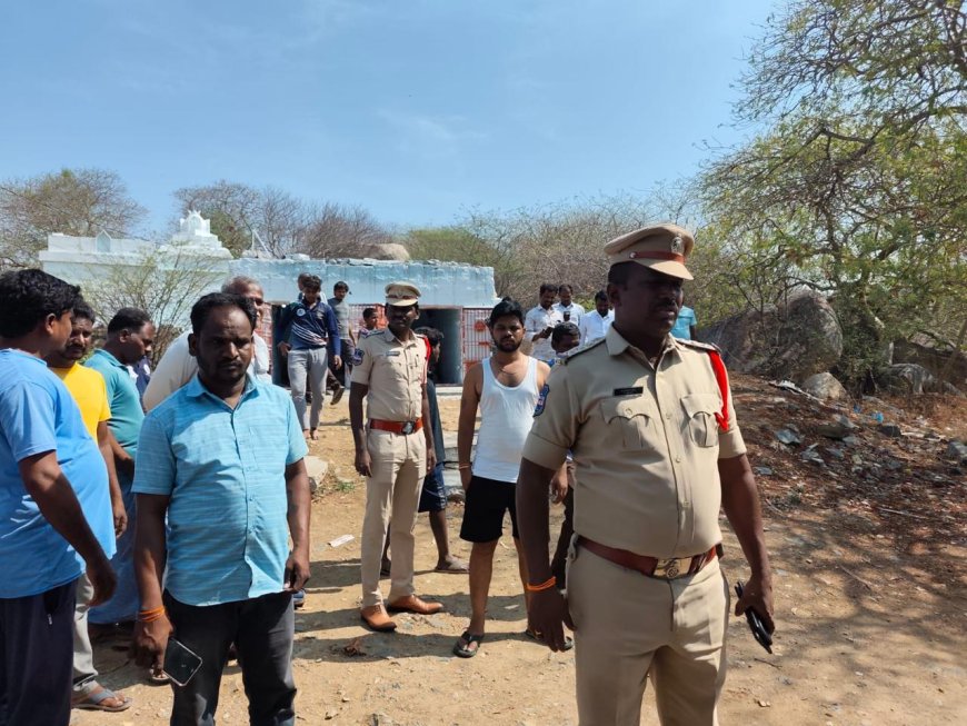 సంఘటన స్థలాన్ని పరిశీలించిన సీఐ, ఎస్సై