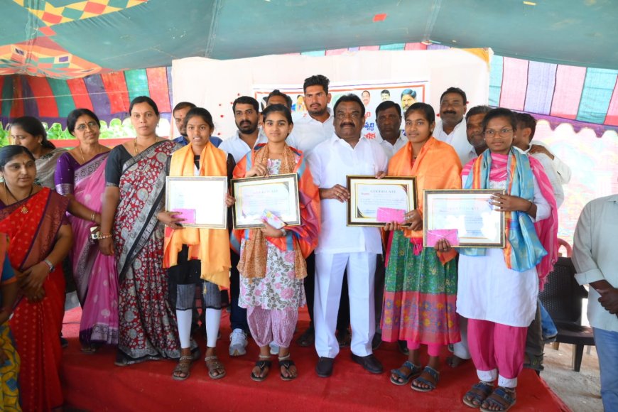 కస్తూర్బాగాంధీ విద్యార్థులకు ఎమ్మెల్యే ప్రశంస పత్రాలు