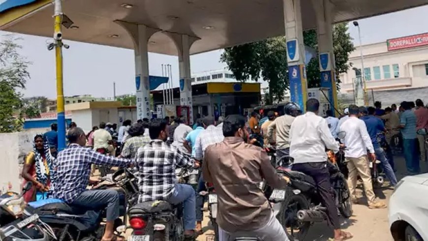 ఏపీలో 3 పెట్రోల్‌ బంక్‌లు సీజ్‌