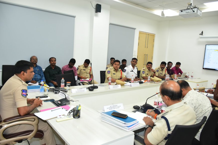 నేరాల నియంత్రణపై పోలీసు సిబ్బందితో జిల్లా ఎస్పీ సమీక్ష సమావేశం