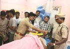 గుండెపోటుతో మరణించిన హోంగార్డ్ సురేష్ భౌతిక కాయానికి నివాళులర్పించిన ఎస్పీ రోహిత్ రాజు