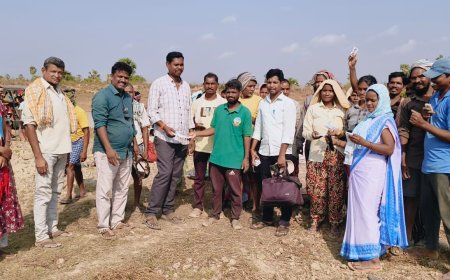 *ఉపాథిహామీ కూలీలకు ఓ ఆర్ ఎస్ ప్యాకెట్లు పంపిణీ