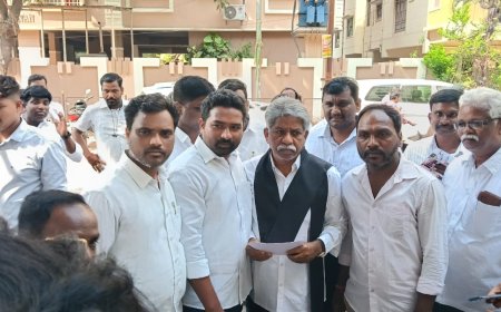 పద్మశ్రీ మందకృష్ణ మాదిగని కలిసిన దళిత బంధు లబ్ధిదారులు,వినతిపత్రం అందజేత