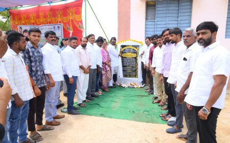 అదనపు గదులకు శంకుస్థాపన చేసిన ఎమ్మెల్యే