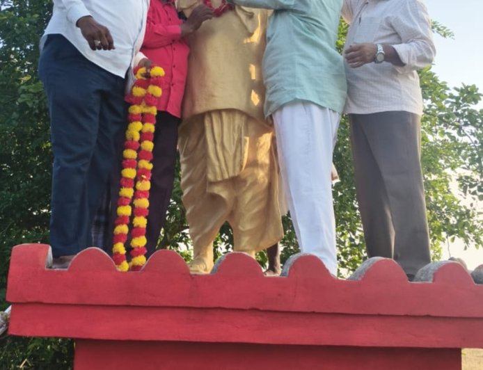 తెలంగాణ సాయుధ పోరాట యోధుడు ఎం సి పి ఐ యు పోలీట్ బ్యూరో సభ్యులు కామ్రేడ్ భీమీరెడ్డి నరసింహారెడ్డి గారి 18వ వర్ధంతి