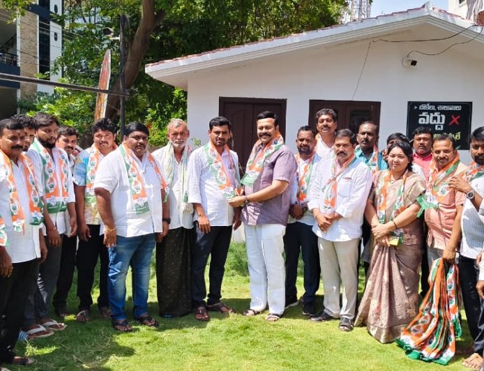 కాంగ్రెస్ అభివృద్ధికి ఆకర్షితులై పార్టీలో చేరికలు