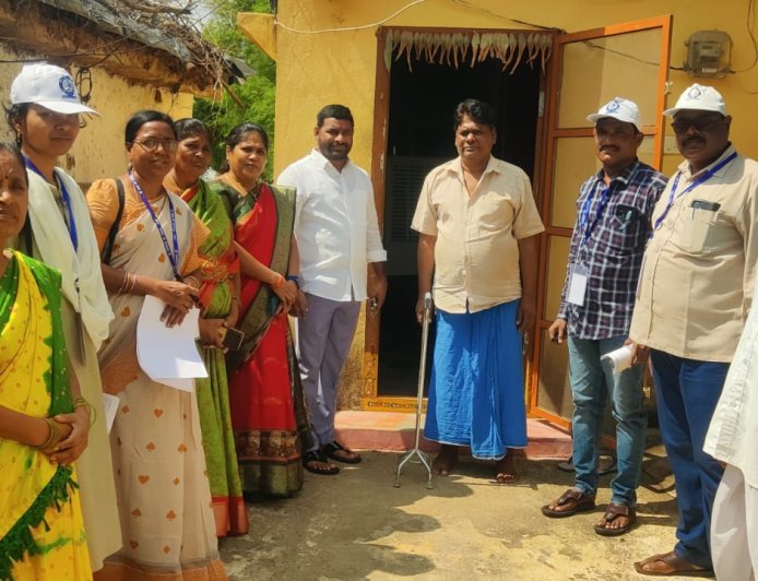 వెలిశాలలో జనగణన కార్యక్రమాన్ని ప్రారంభించిన సర్పంచ్
