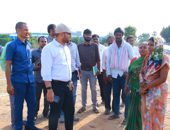 ధాన్యం కొనుగోలు కేంద్రాలను ఆకస్మిక తనిఖీ చేసిన జిల్లా కలెక్టర్