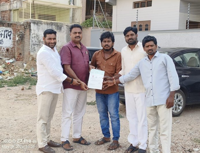 సీఎం రిలీఫ్ ఫండ్ అందజేత