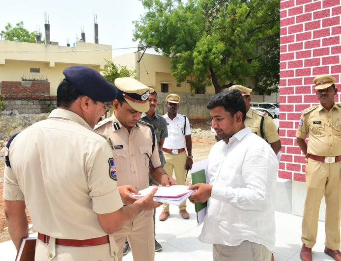 పోలీస్ కుటుంబాల సంక్షేమానికి ఆధునిక వసతులతో నూతన క్వార్టర్స్