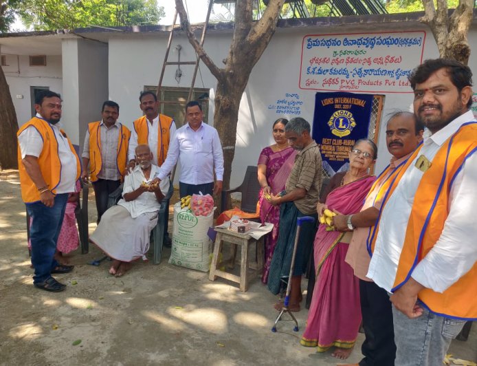 లయన్స్ క్లబ్ ఆధ్వర్యంలో అనాధ వృద్ధులకు నిత్యవసరాల సరుకుల పంపిణీ