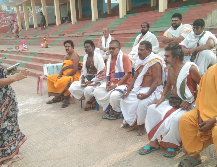 బాల్య వివాహాలపై పురోహితులతో మహిళాశిశు సంక్షేమ శాఖ వారి అవగాహన సదస్సు. 