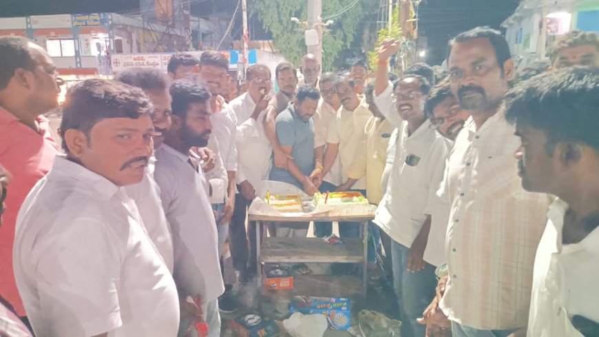 **నేలకొండపల్లిలో కాంగ్రెస్ పార్టీ నాయకులు సంబరాలు*