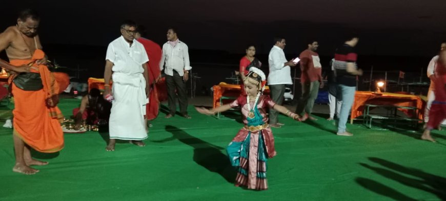 అంగరంగ వైభవంగా నిర్వహించిన గోదావరి హారతి.