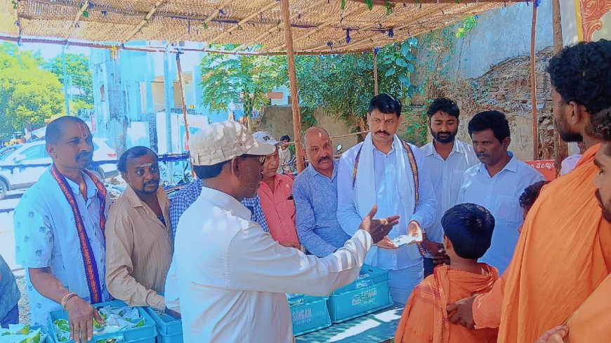 శ్రీరామ దీక్ష సేవా సమితి ఆధ్వర్యంలో భక్తులకు మజ్జిగ పంపిణీ.