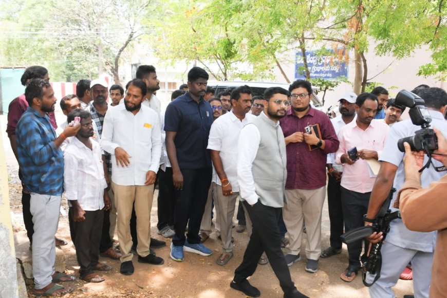 నిర్మాణంలో ఉన్న గ్రంథాలయ భవనంను పూర్తి చేసి పాఠకులకు అందుబాటులోకి తీసుకురావాలి