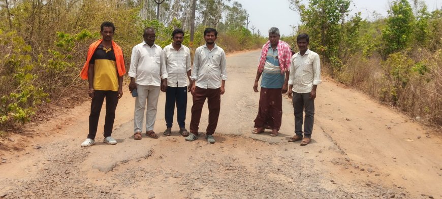 చెరుకూరు-ధర్మవరం రోడ్డు నిర్మాణం చేపట్టాలి