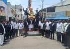 గాంధీతో గోడు చెప్పకున్న న్యాయవాదులు