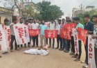 ప్రయివేట్ విద్యా సంస్థలకు కొమ్మకాస్తున్న deo ను సస్పెండ్ చేయాలి 