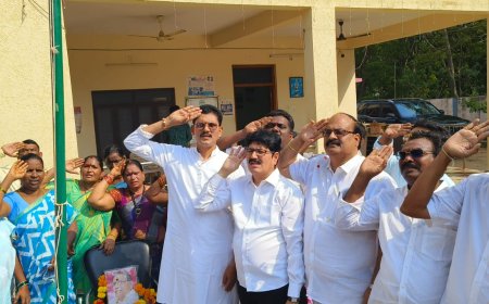 తెలంగాణ రాష్ట్ర అవతరణ దినోత్సవం సందర్భంగా జెండాను ఆవిష్కరించిన