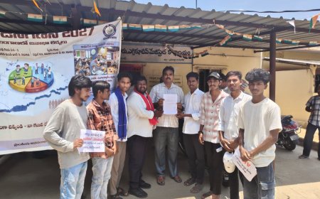 నిలిచిపోయిన రోడ్డు పనులు వెంటనే పూర్తిచేయాలని ఎమ్మార్వో కి వినతి పత్రం అందజేసిన  ఏఐఎస్ఎఫ్,విజెఎస్ నాయకులు 