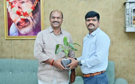 ఎమ్మెల్యే ని మర్యాదపూర్వకంగా కలిసిన జిల్లా లేబర్ ఆఫీసర్