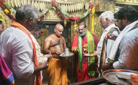 జిల్లా అధ్యక్షుడిగా మళ్లీ ఏకగ్రీవంగా చక్రవర్తి చార్యులు ఎన్నుకున్న అర్చకులు
